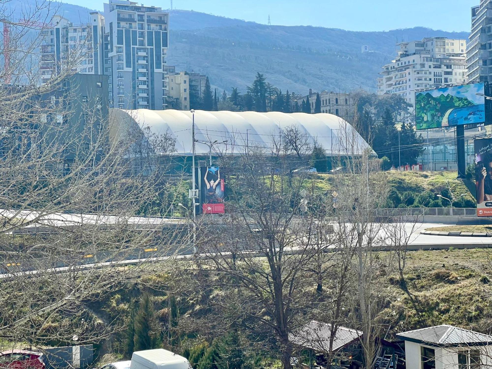 Tbilisi Apartment Tennis Court מראה חיצוני תמונה